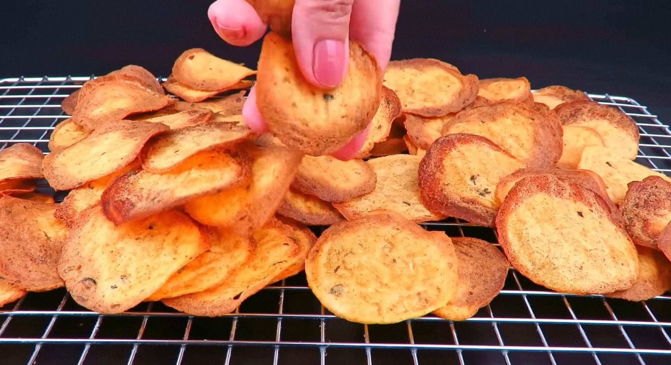 Хрумкі картопляні чипси в духовці без зайвого жиру: роблю на сім’ю по 2 кг і більше магазинний Lays не купую 