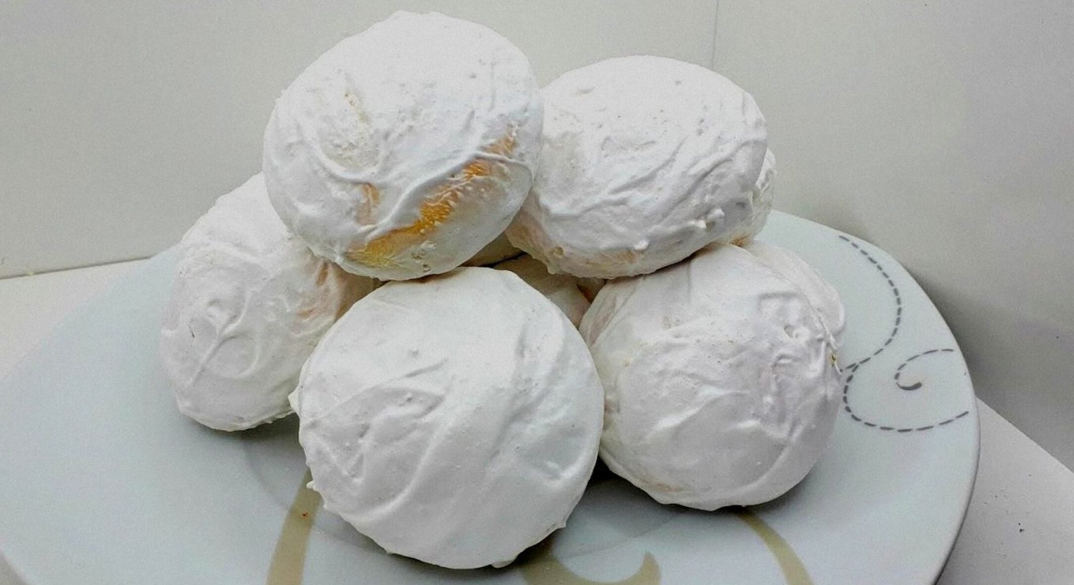 Найніжніші пряники “Хмаринка” на заварному тісті: 140 мл молока + 2 яйця = десерт, який просто тане у роті 