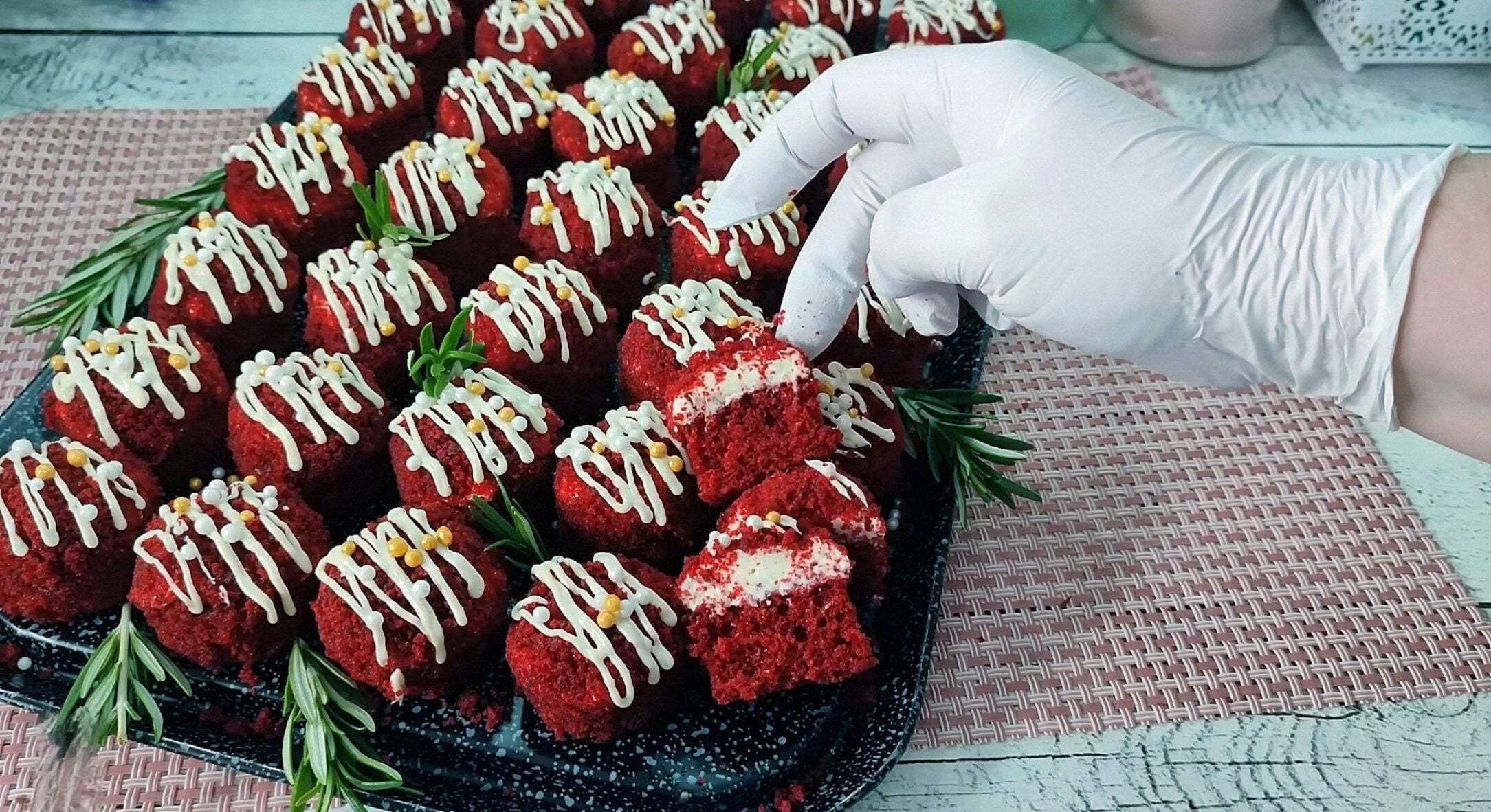 Смакота для “Вогняного Коня”: роблю тістечка “Червоний оксамит” замість торта – ТОП десерт на Новий рік 2026 