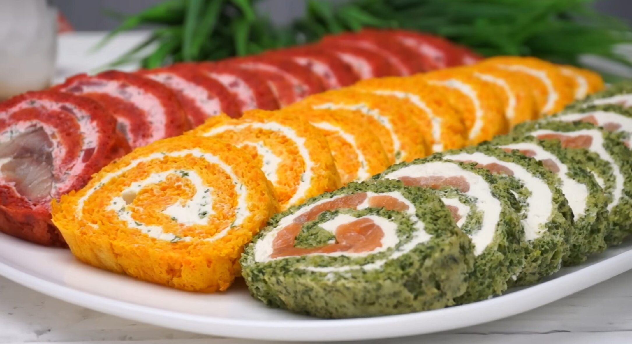 Приготуйте ці 3 хітові закуски, і гості не зможуть стримати компліментів: найкращі рулети на Новий рік 2026 