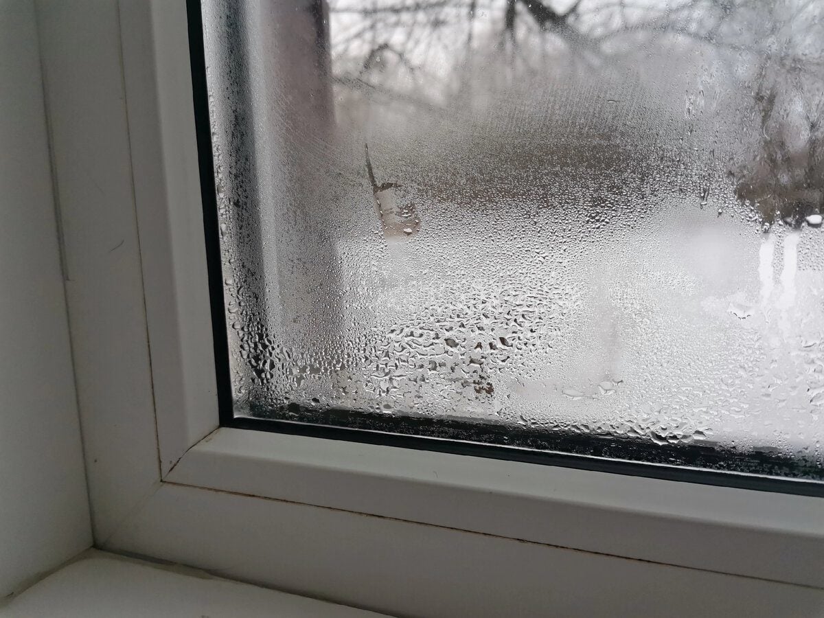 Експерти розповіли, що зробити з вікнами вдома, аби утеплити їх і захистити від морозу – порада