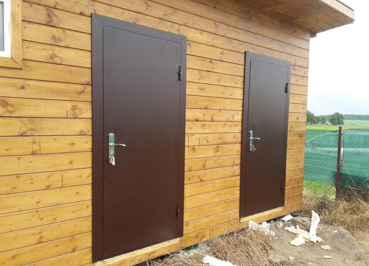 Експерти розповіли, як швидко позбутись від протягів вдома, якщо зробити простий трюк із дверима