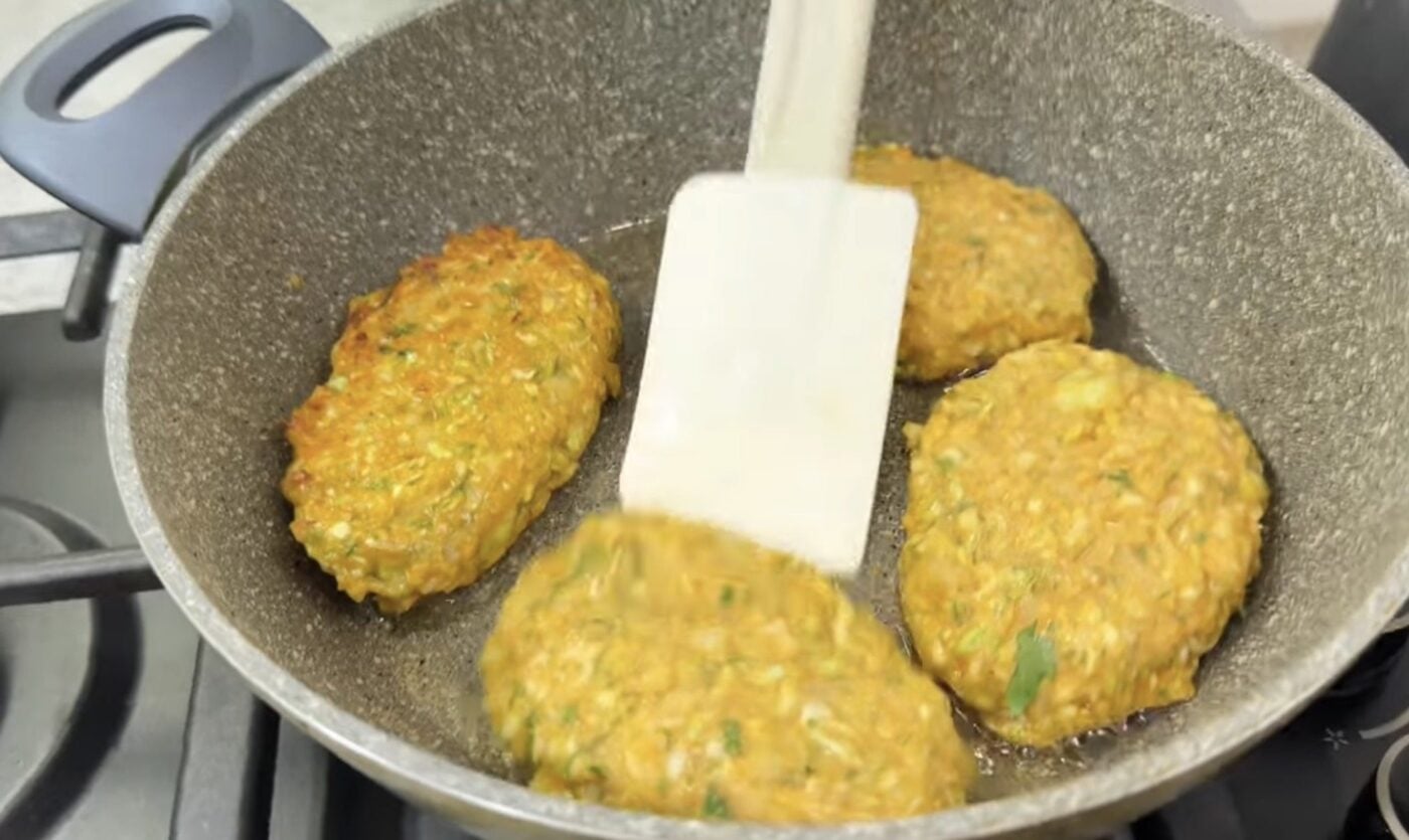 Рецепт смачної й простої страви з молодої капусти. Фото: скріншот з відео