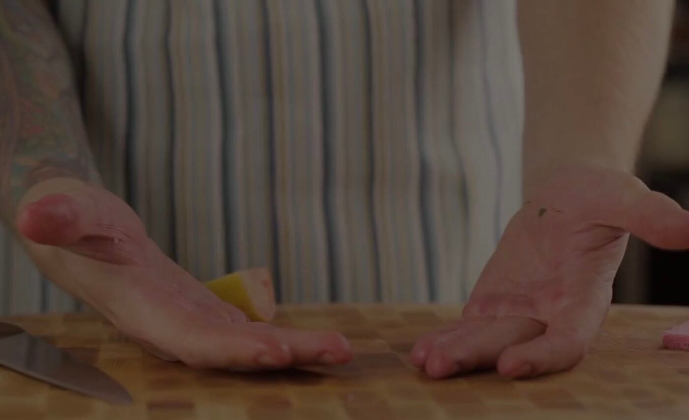 Яка допомагає швидко відмити руки від буряка