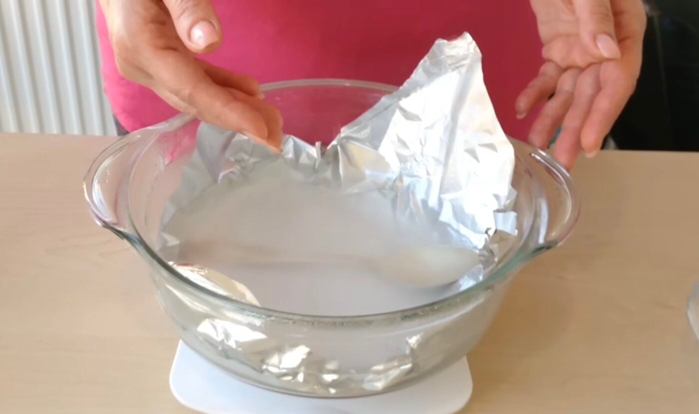 Що допомагає повернути сяючий вигляд столовим приборам