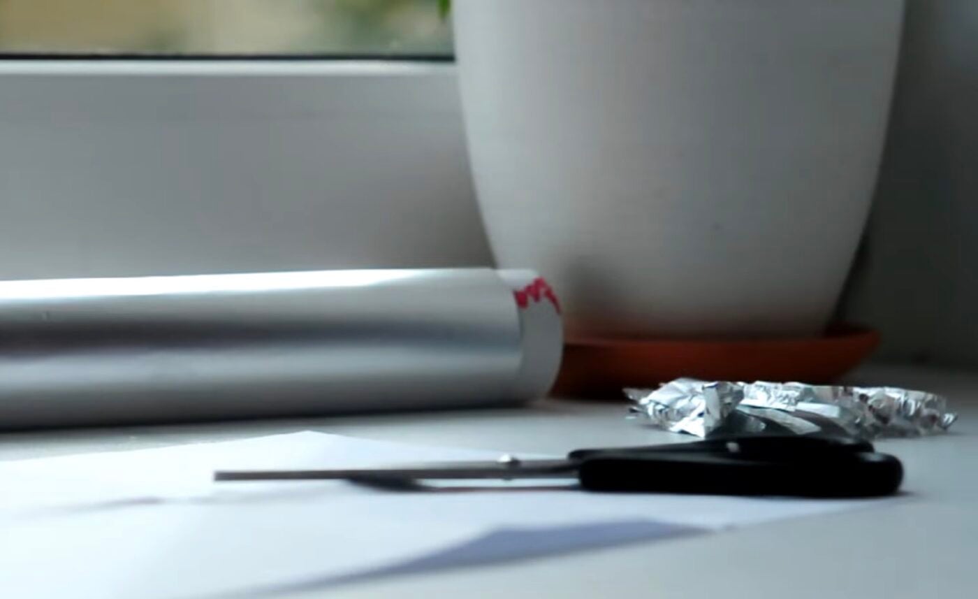 Як нагострити ножиці за допомогою фольги