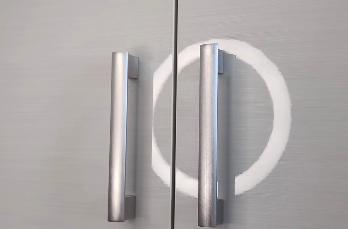 Як простими засобами до ідеалу витерти кухонні шафи