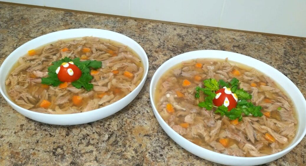 Беру 1 продукт із морозилки – і кидаю в холодець наприкінці, а не на початку: це варто уваги (РЕЦЕПТ) 