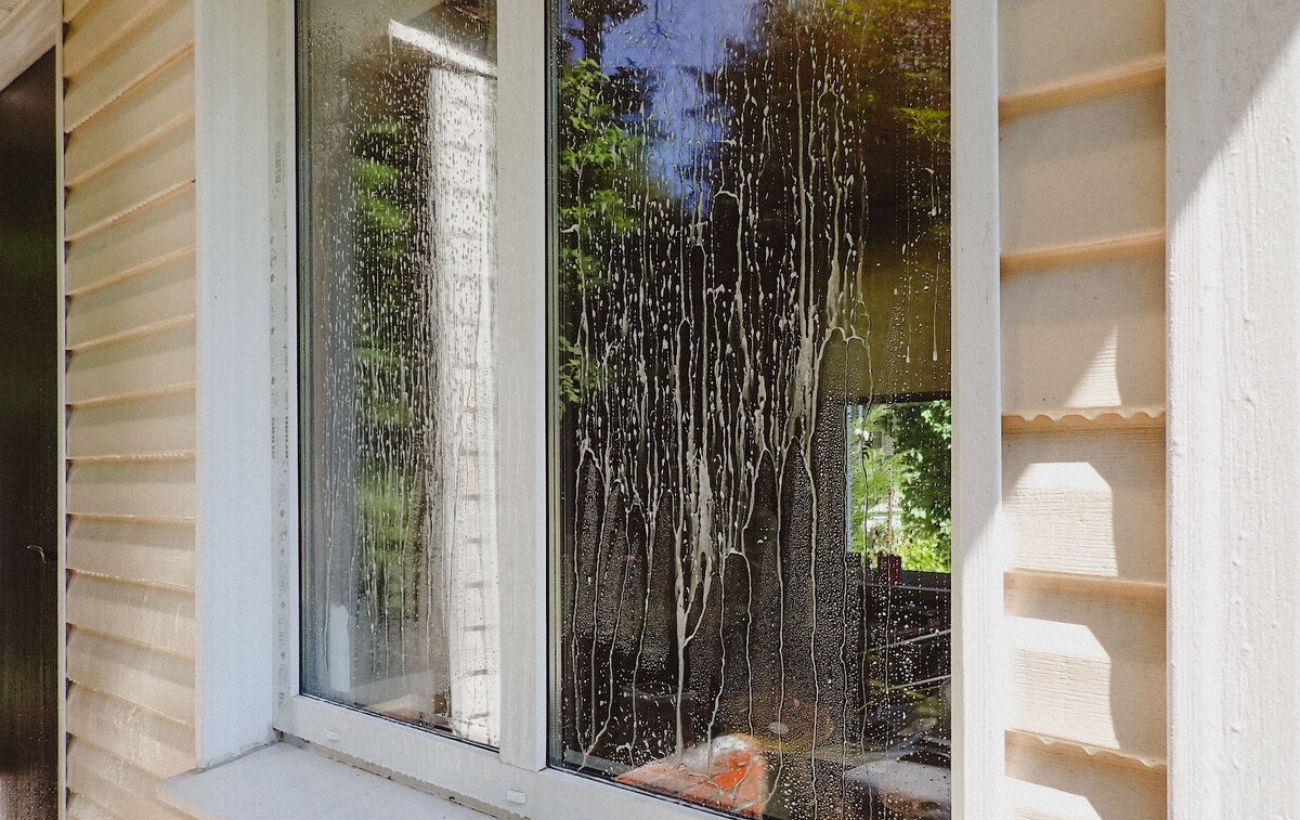 Як за допомогою чаю вимити вікна до ідеалу. Фото: Одна Хвилина