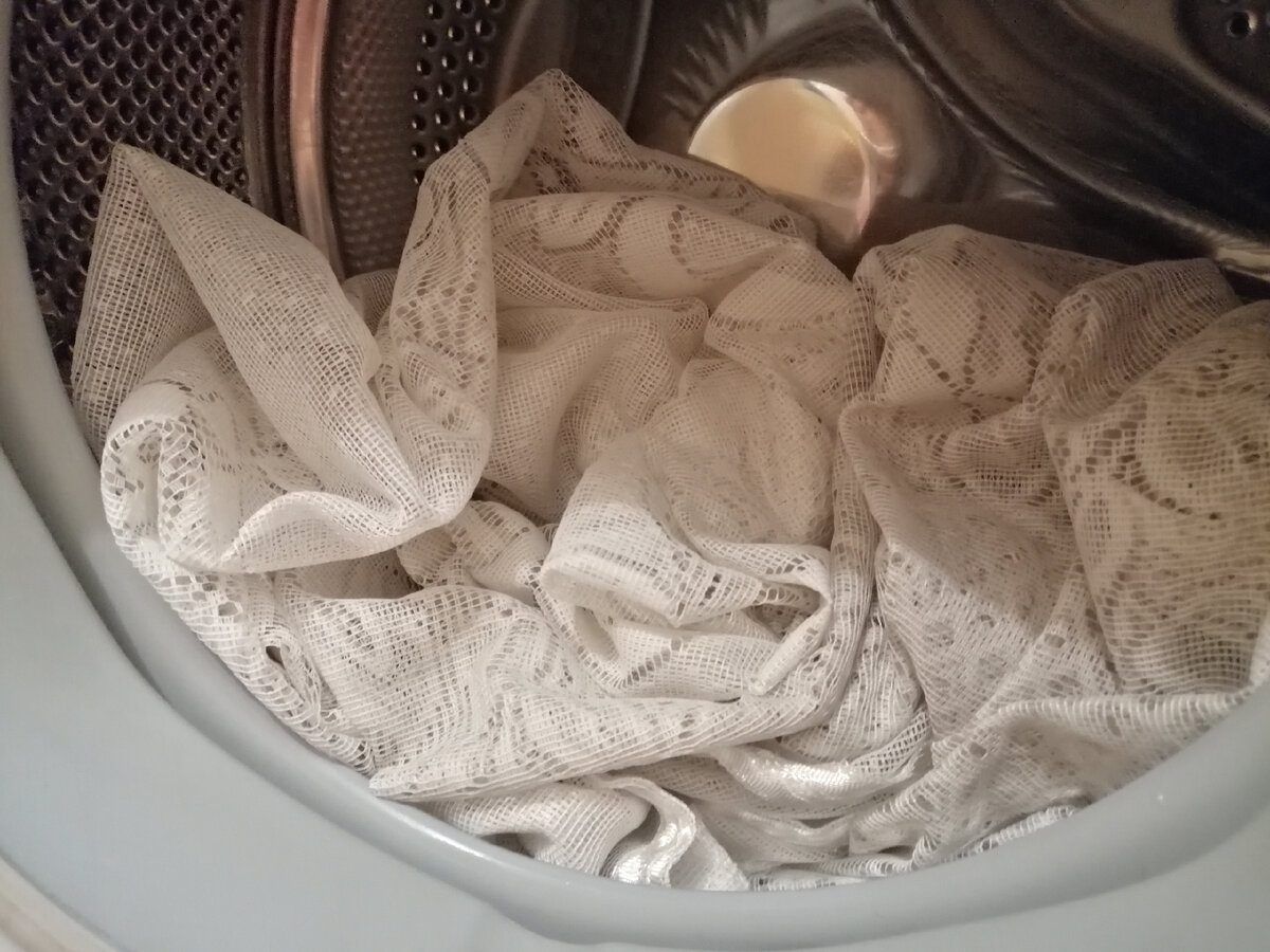 Експерти пояснили, як правильно прати одяг, аби він сохнув швидше і не було неприємного аромату