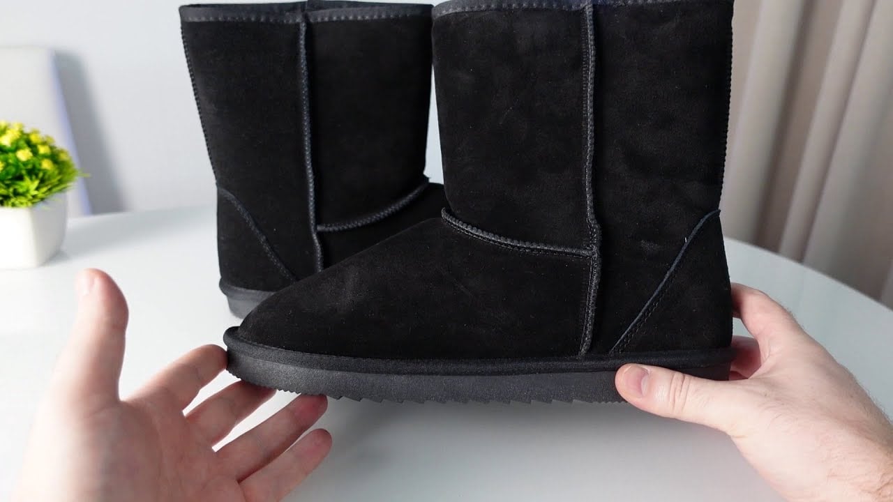 Експерти розповіли, чим натерти підошву від ожеледиці, аби не ковзати в улюбленому взутті