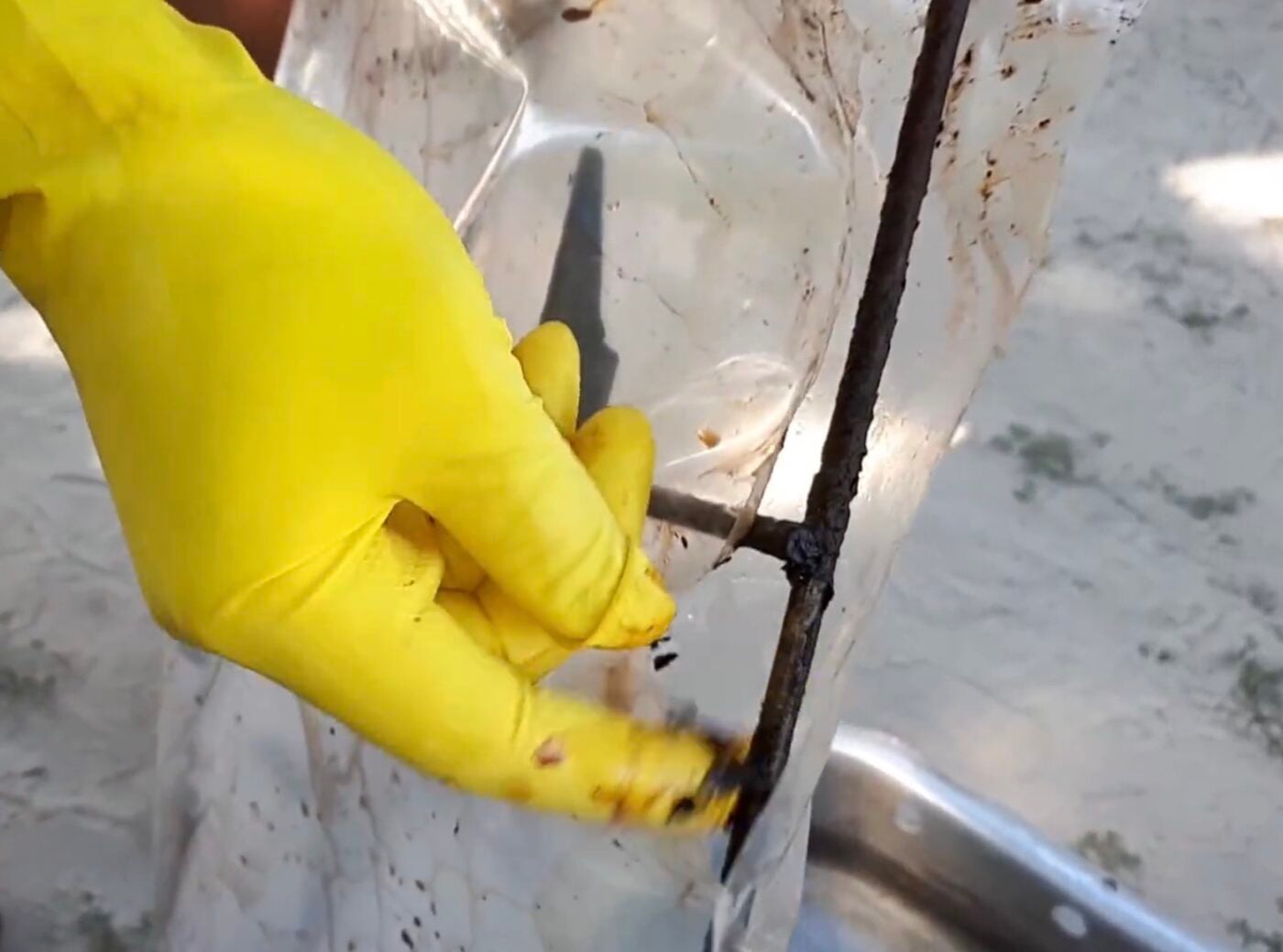 Як ефективно та просто відмити решітку на плиті від жиру