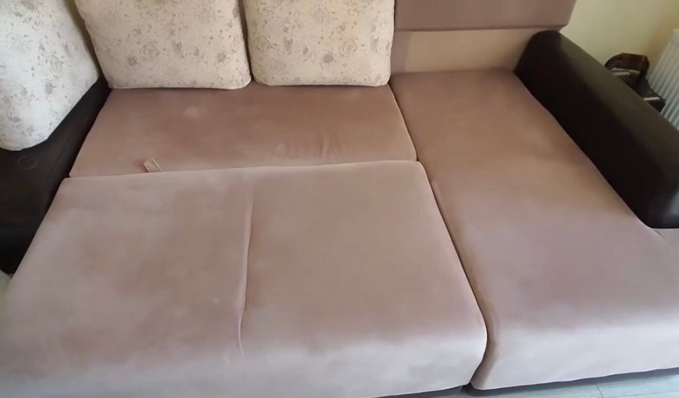 Як правильно заправляти диван, щоб плед не сповзав