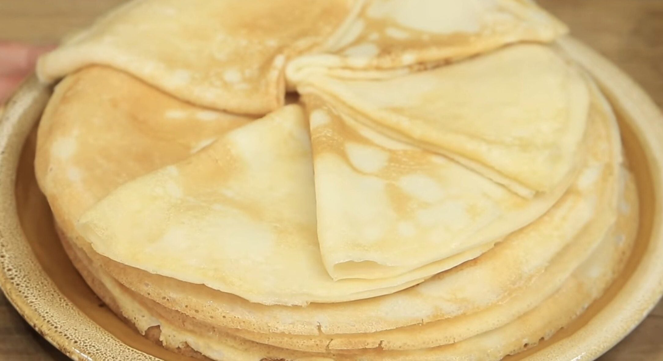 Готую особливі млинці на “Масляну”: додаю 2 дрібки до звичайного рецепту – розлітаються на “ура” 