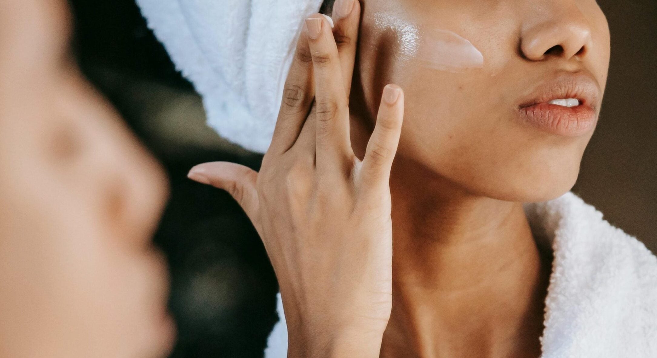 Зморшки тануть, як сніг на сонці: по 3 краплі на ватний диск – і “щедро” мажу все обличчя 