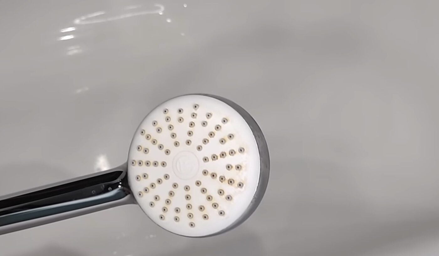 Як почистити душову лійку для кращого напору