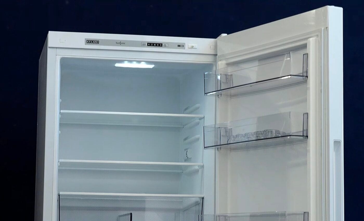 Як прибрати запахи їжі з холодильника