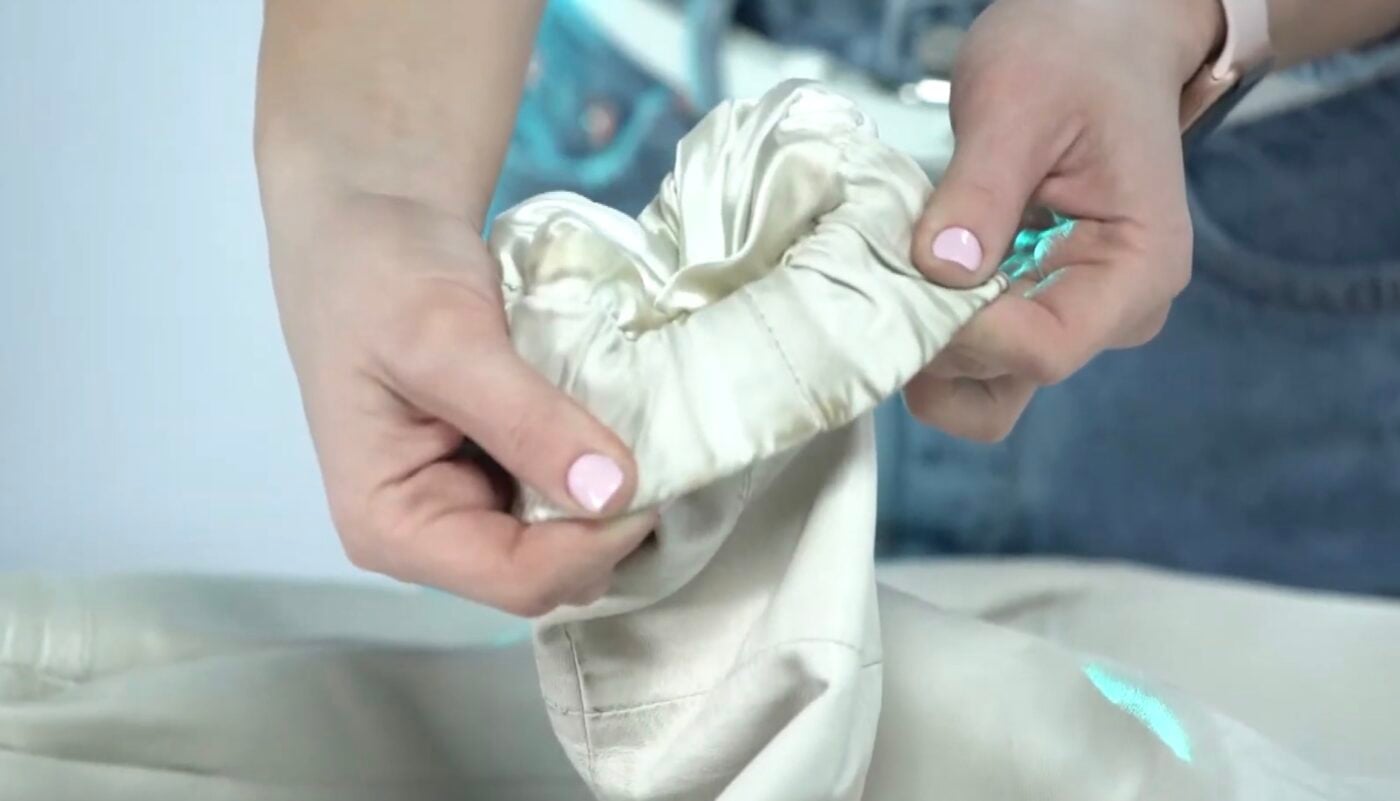 Метод очищення рукавів верхнього одягу