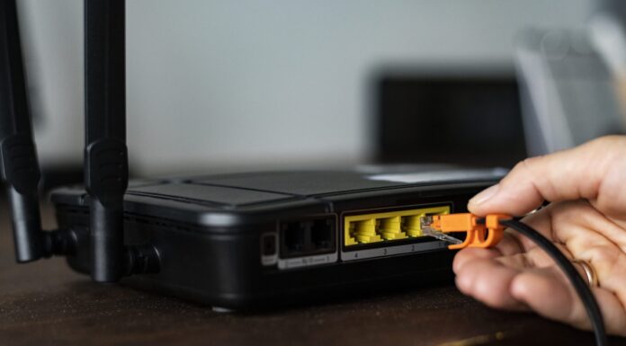 Повільний інтернет, прощавай! Беру роутер, кручу його 2 рази і натискаю 1 кнопку – тепер Wi-Fi “літає” Спеціалісти показали, як прискорити інтернет на роутері