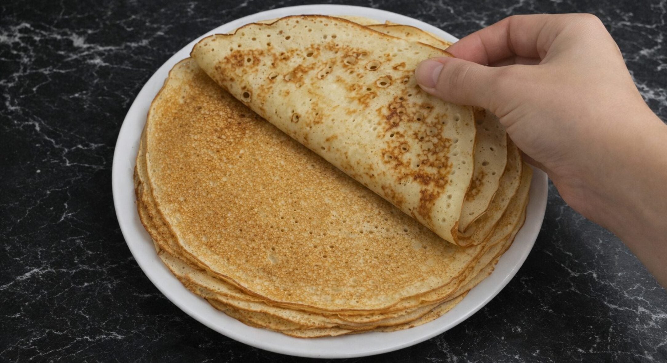 Ажурні млинці як в радянському дитинстві: готую їх тільки за забутим рецептом із журналу “Робітниця” 