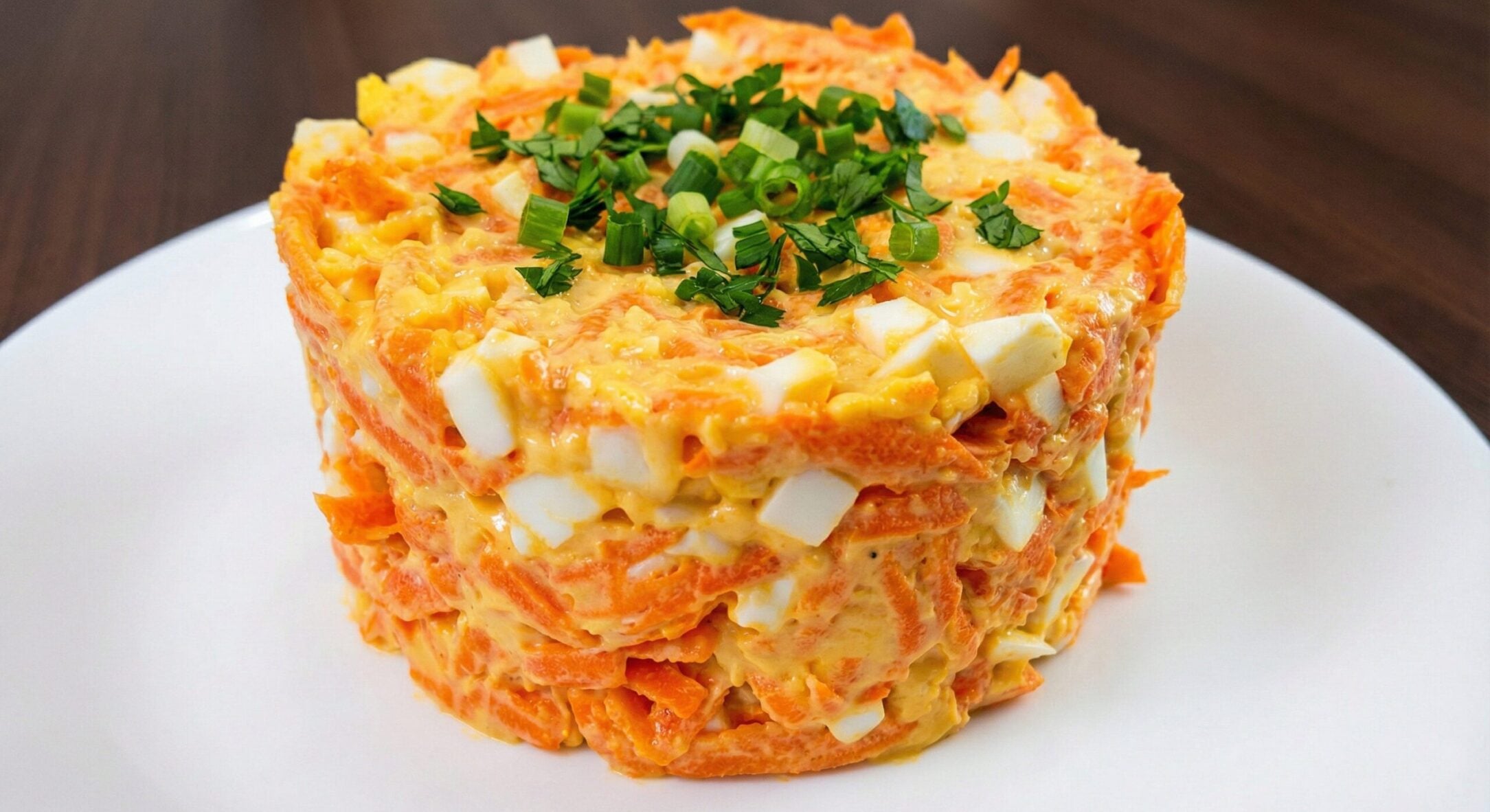 Цей морквяний салат був хітом на радянських столах: простий рецепт усього з 5 інгредієнтів 