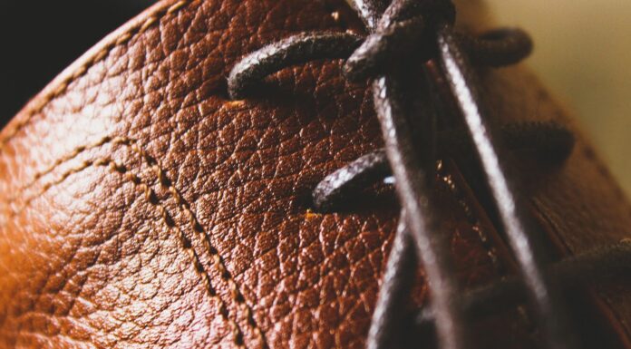 Мащу 2 краплі на ватний спонж – і мої шкіряні чоботи блищать, як нові Господині показали, як доглядати за шкіряним взуттям для сяяння