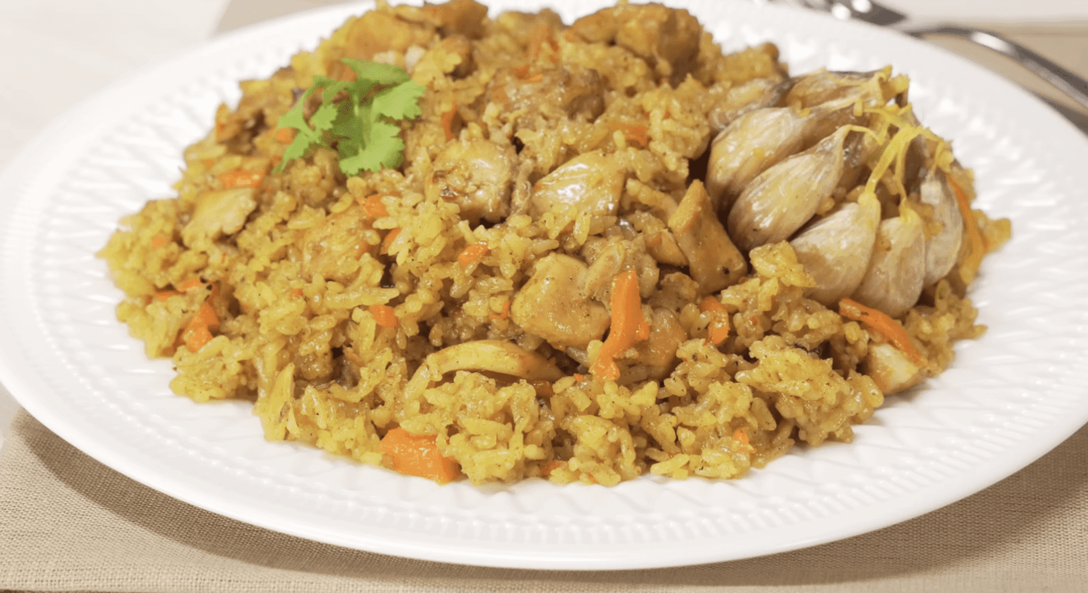 Чому рис для плову потрібно заливати лише гарячою водою: кухарі дали 1 вичерпну відповідь 