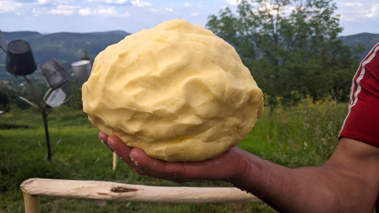 Експерти розповіли, чим корисне вершкове масло та чому його потрібно регулярно їсти — порада. Фото: YouTube НАШІ БЕСАГИ - їжа та рецепти