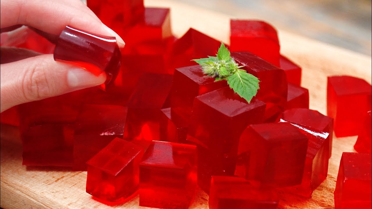 Господині поділились рецептом приготування натуральних желейних цукерок із фруктового соку