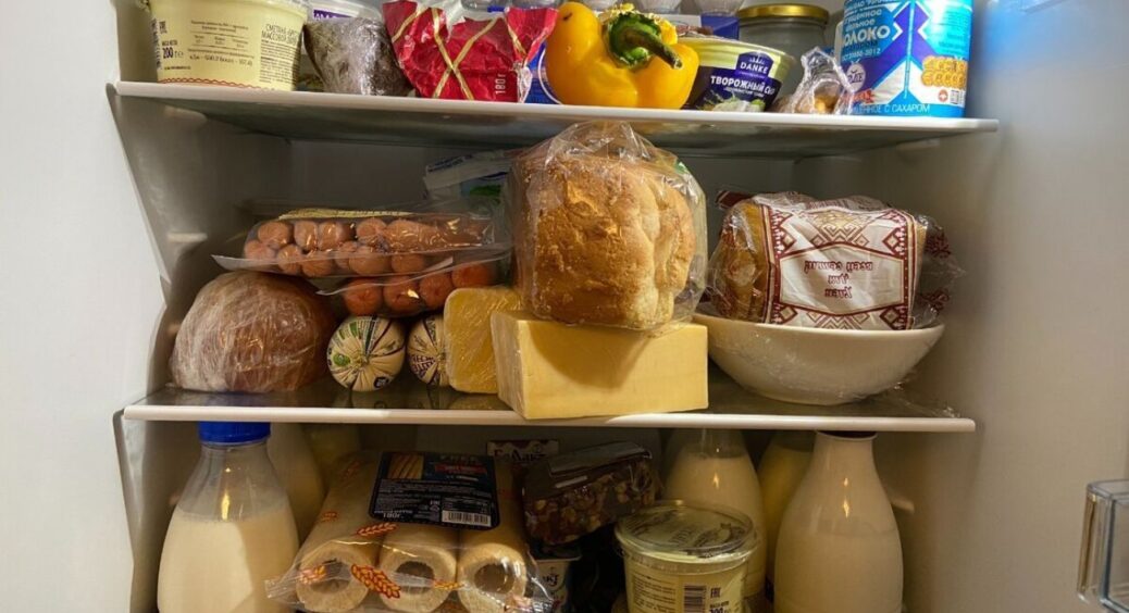 Забула, що це таке — запах у холодильнику: кладу 1 продукт на полицю. Моє “ноу-хау” для чистоти 