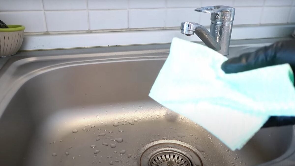 Експерти порадили, як захистити плиту від крапель жиру та бруду за допомогою простого лайфхаку