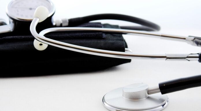 Ця 1 звичка перед сном може стати причиною 99% серцевих захворювань: наукове дослідження Науковці пояснили, як відмова від вечірнього чищення зубів впливає на серце. Фото: Pixabay