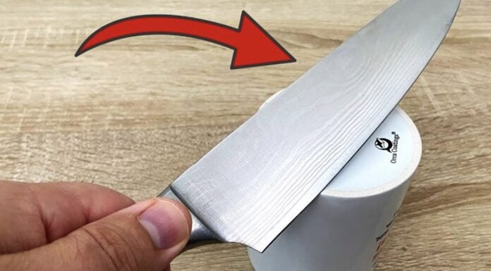 Провела лезом по 1 керамічній чашці – і кухонний ніж ріже помідор як папір: як це працює Господині показали, як за допомогою чашки наточити ножі