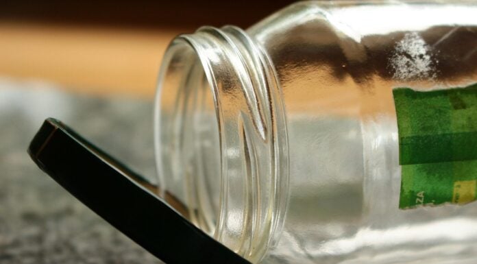 Мама ніколи не викидає скляні банки: 5 корисних способів застосування тари – від кухні до декору Господині розповіли про незвичні способи використання скляних банок. Фото: Pixabay