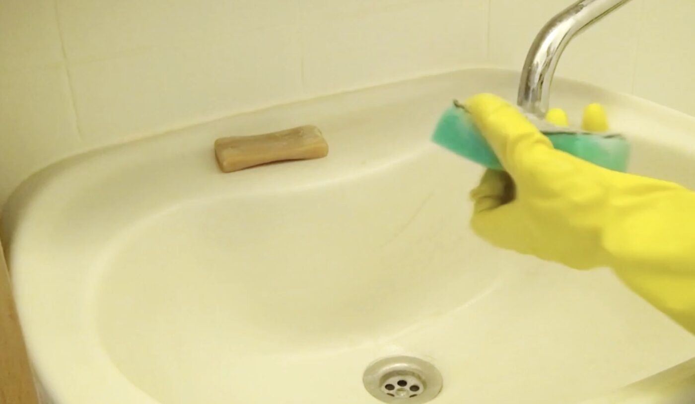 Як зробити раковину білосніжною