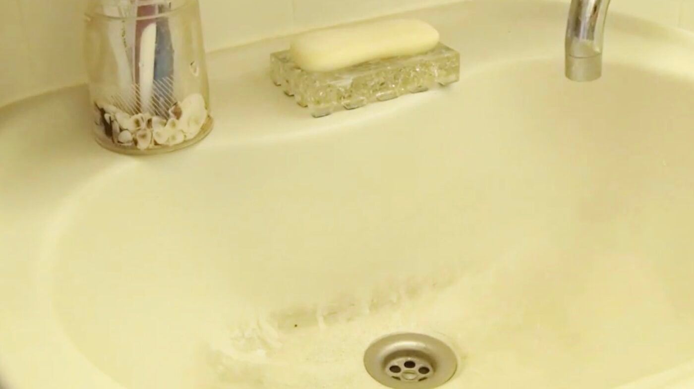 Як зробити раковину білосніжною