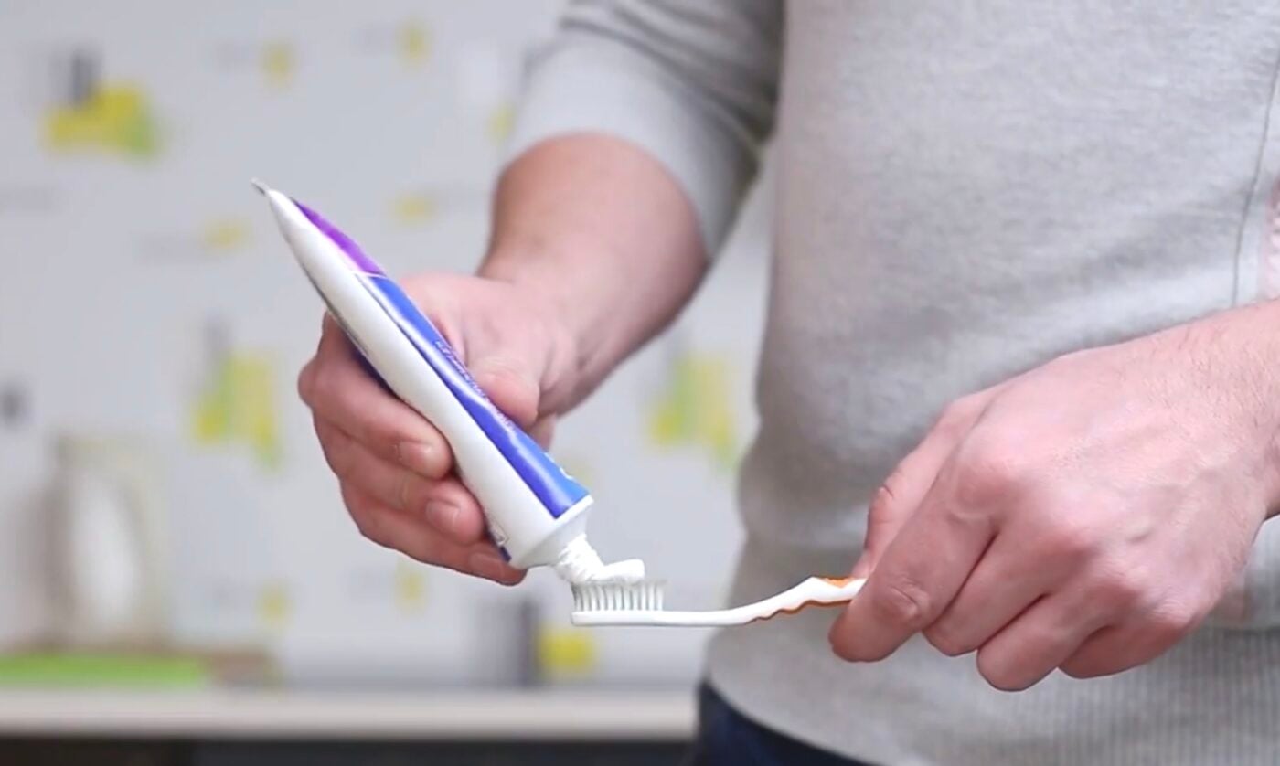 Як бюджетно та ефективно відбілити підошву кросівок