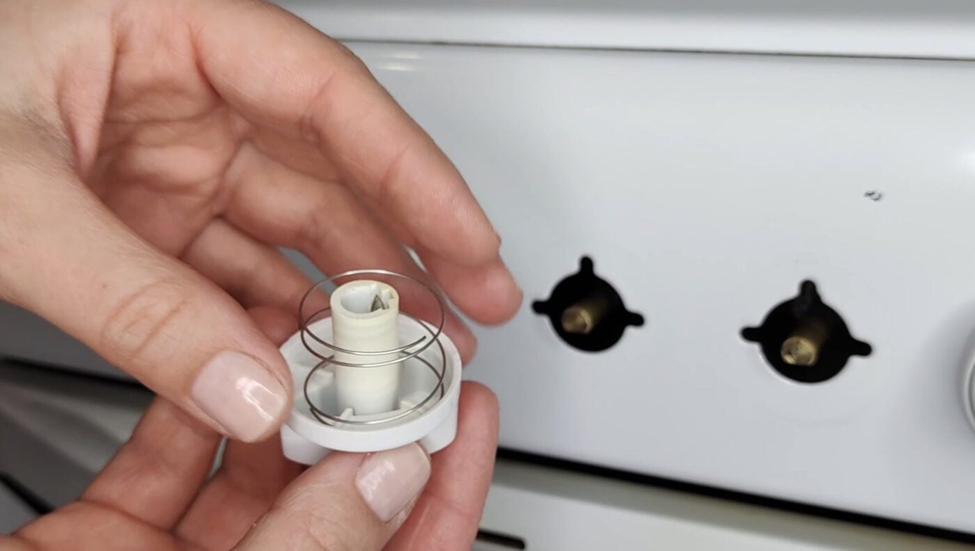 Як швидко та просто почистити ручки плити