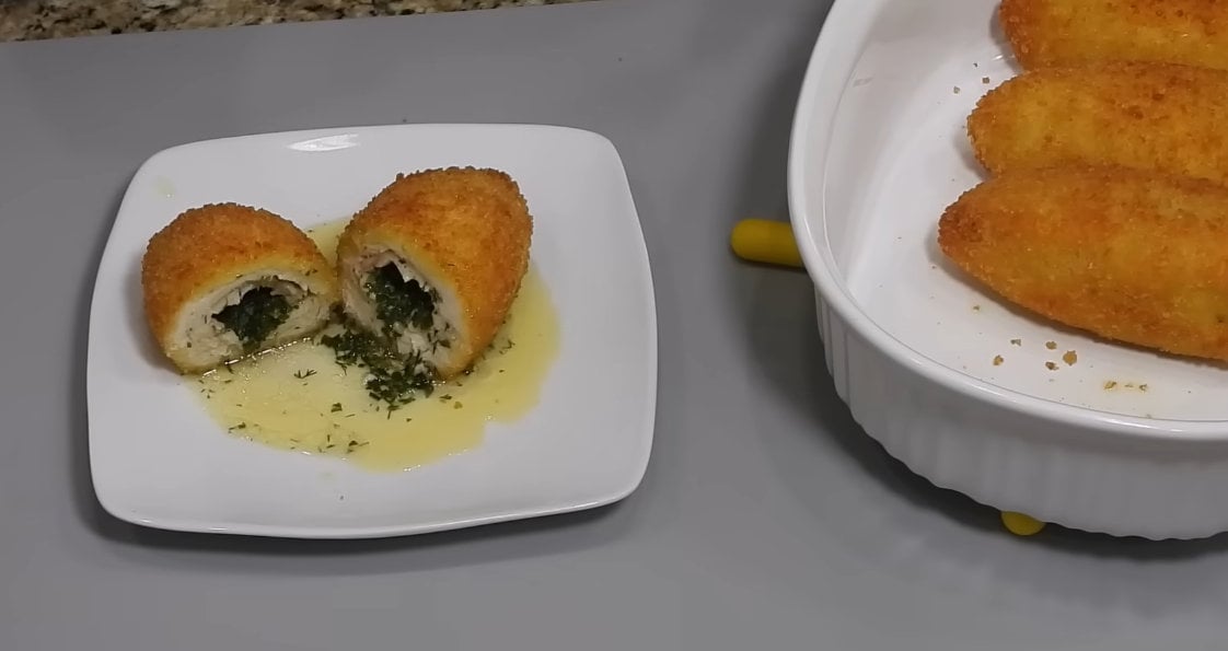 Кухарі розповіли про популярність котлети по-київськи у ресторанах по всьому світу