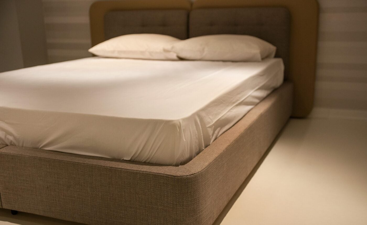 Як очистити плями на матраці бюджетним засобом