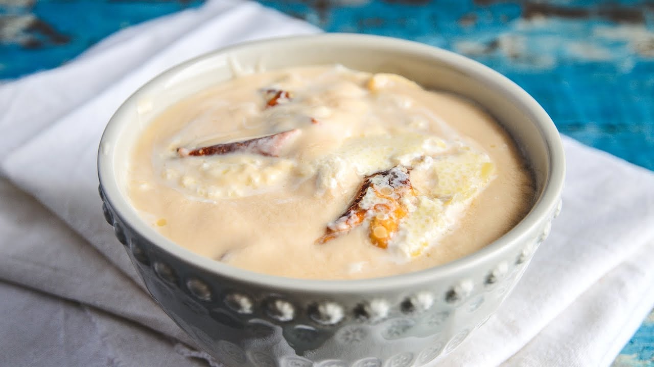 Господині розповіли, як приготувати смачну домашню ряжанку нашвидкуруч. Фото: YouTube ЖИЗНЬ - ВКУСНАЯ! Галина Артеменко - Рецепты