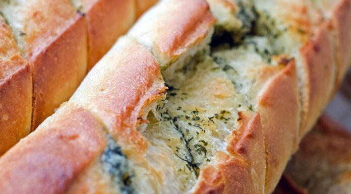 Дієтологи розповіли, як білий хліб впливає на артеріальний тиск. Фото: Pixabay