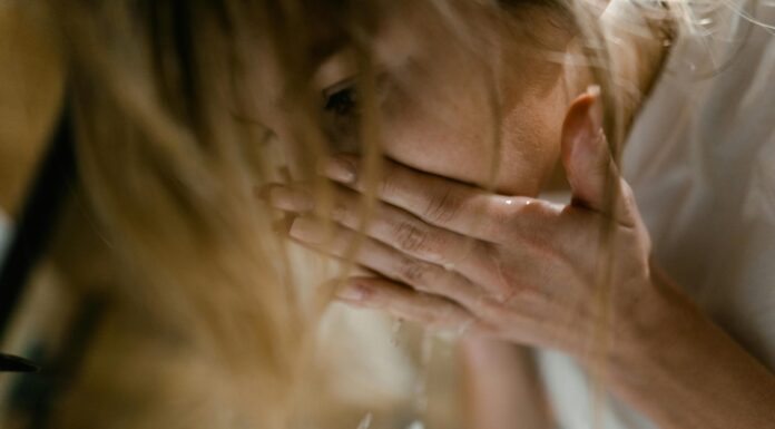 Косметологи пояснили, як вмивання сіллю впливає на шкіру. Фото: Pexels