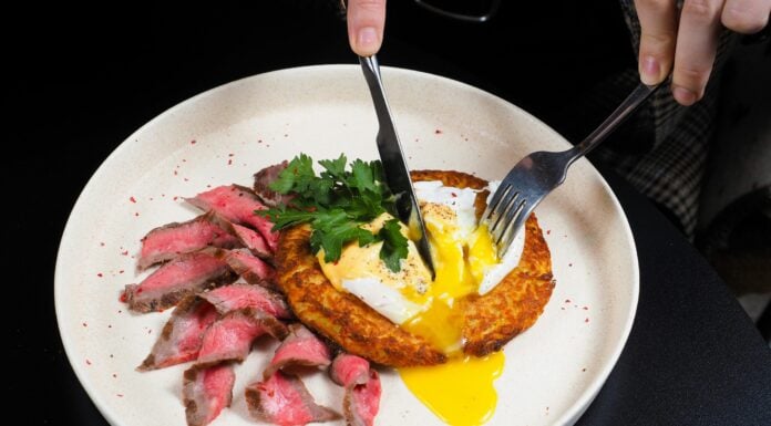 Лікарі пояснили, чому шкідливо поєднувати яйця з м'ясними стравами. Фото: Pexels