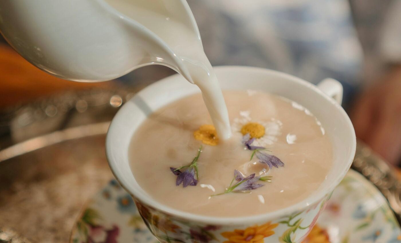 Чи можна поєднувати чай з молоком. Фото: Pexels